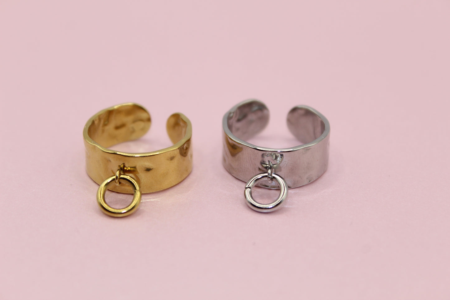 Bague martelée avec pendentif