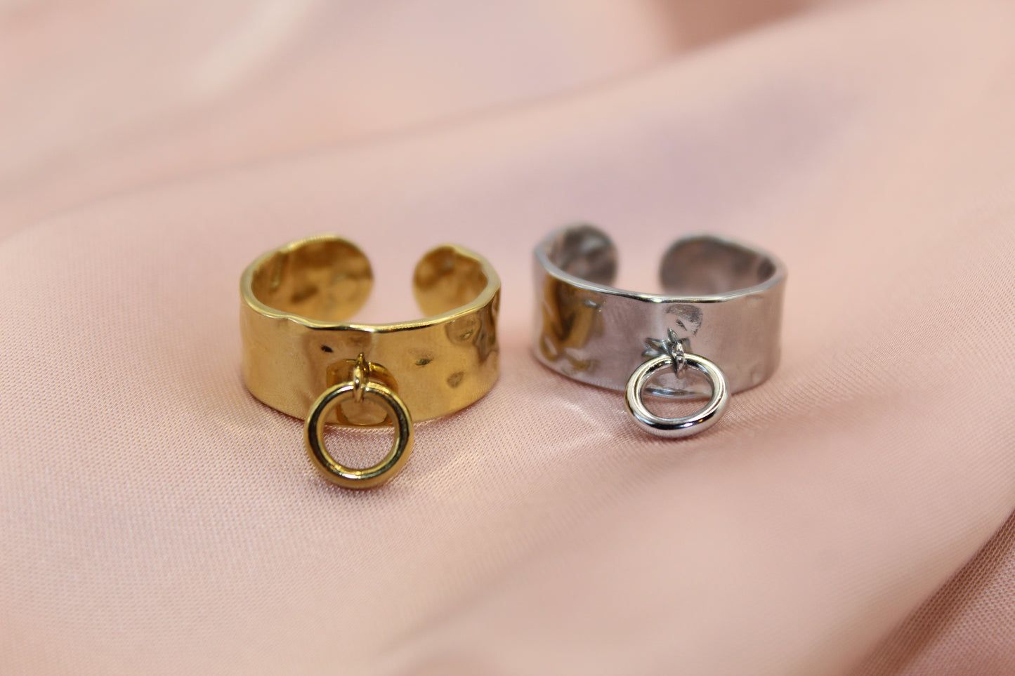 Bague martelée avec pendentif