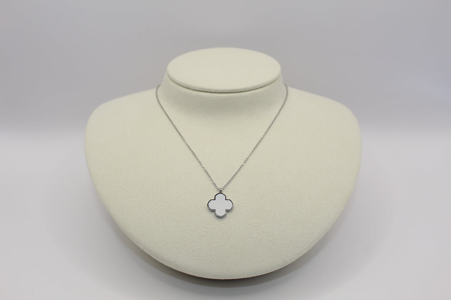 Collier trèfle de couleur