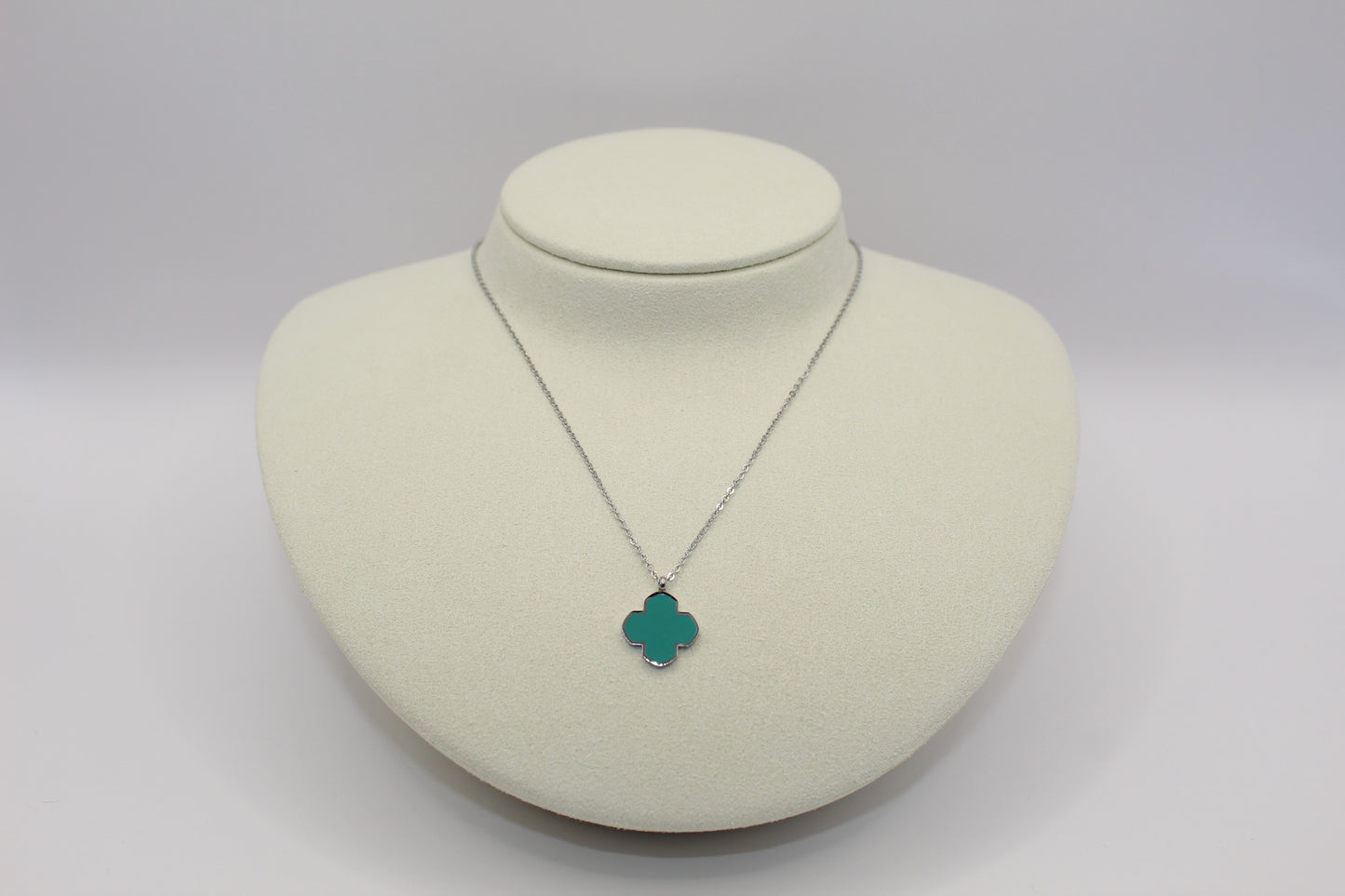 Collier trèfle de couleur