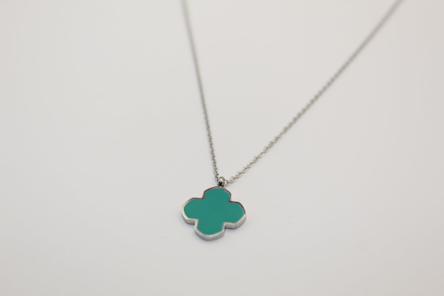 Collier trèfle de couleur