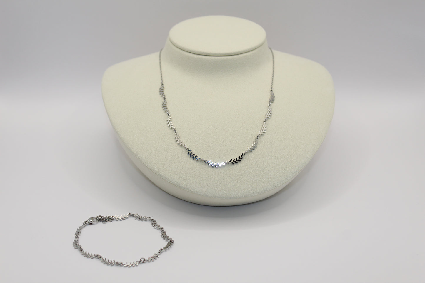 Collier multi feuilles