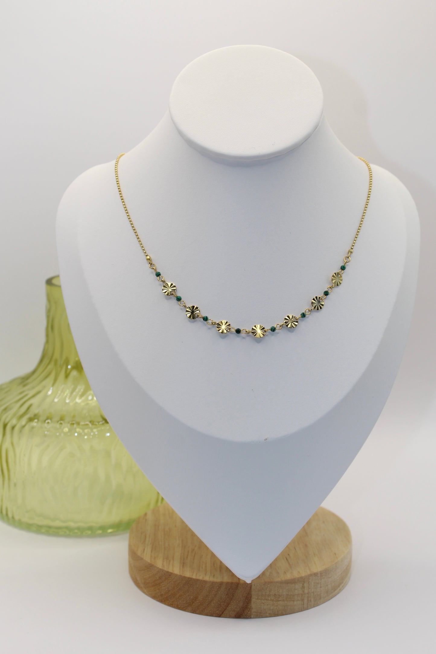 Collier soleil vert